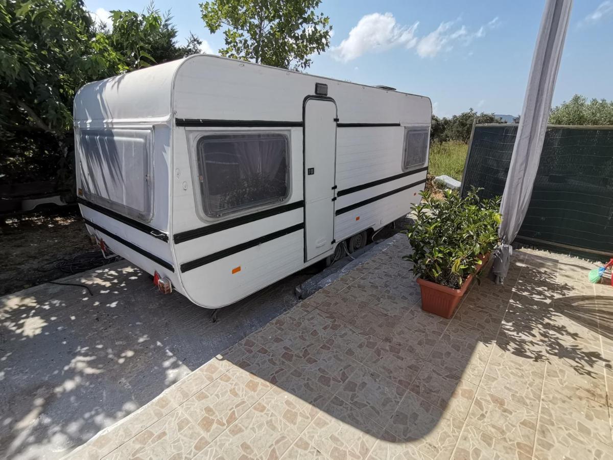 ホテル Green Garden Caravan Agrilia エクステリア 写真